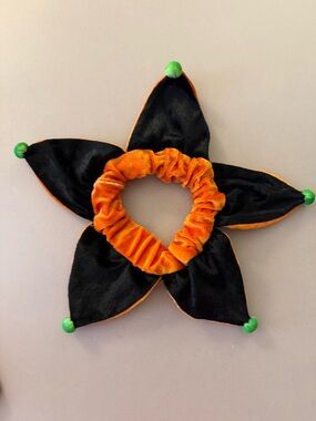 Dog Neck Scrunchy
Decorative Collar Halloween
Small 12 In Orange Green
Pompoms